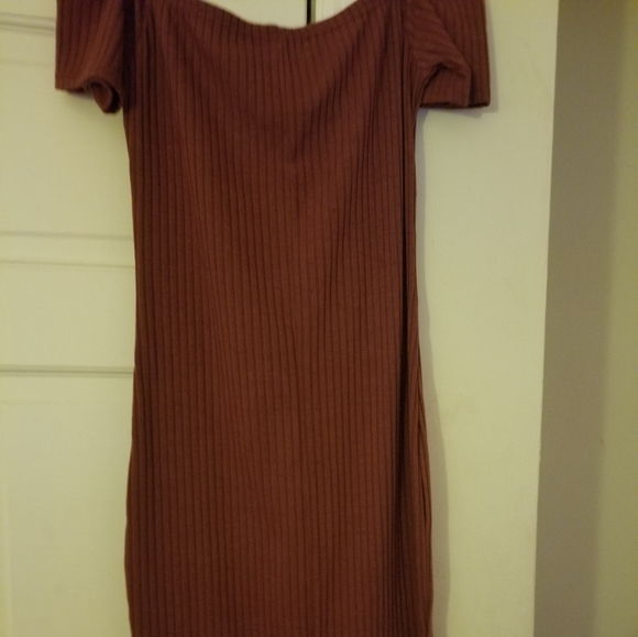 Off the shoulder body con dress - Picture 3 of 4